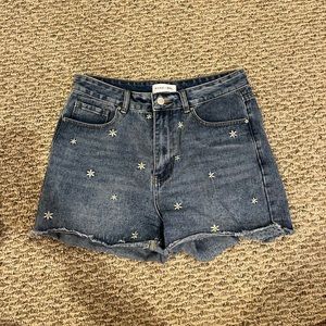Daisy Embroidered denim shorts, 11/30
